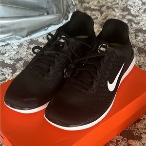 Nike Men's Free Run 2018 Black/White Running Shoes